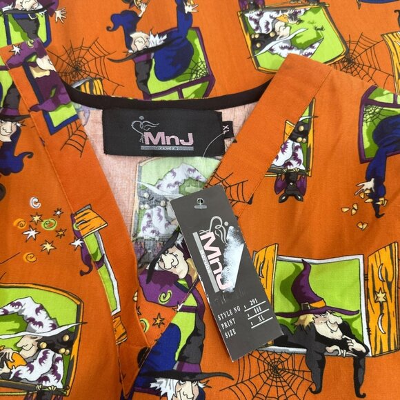 Halloween-Themed Orange Scrub Top With Witch & Spiderweb Print Size XL MnJ Brand - Picture 2 of 10